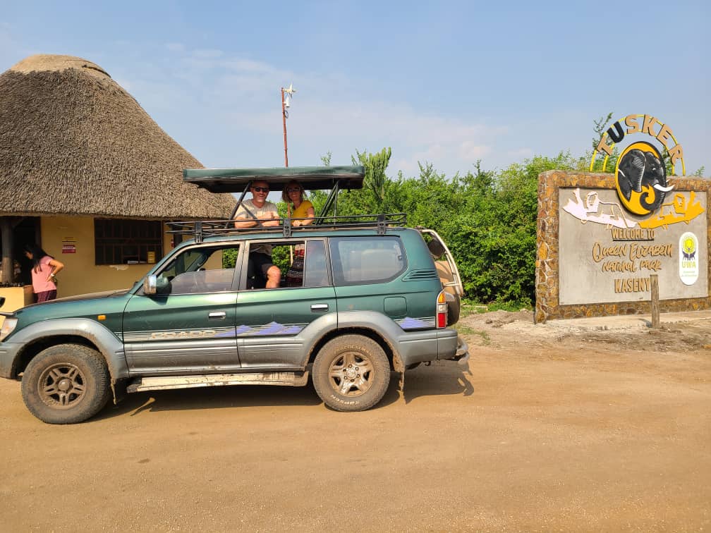 Rent Land Cruiser TX in Uganda