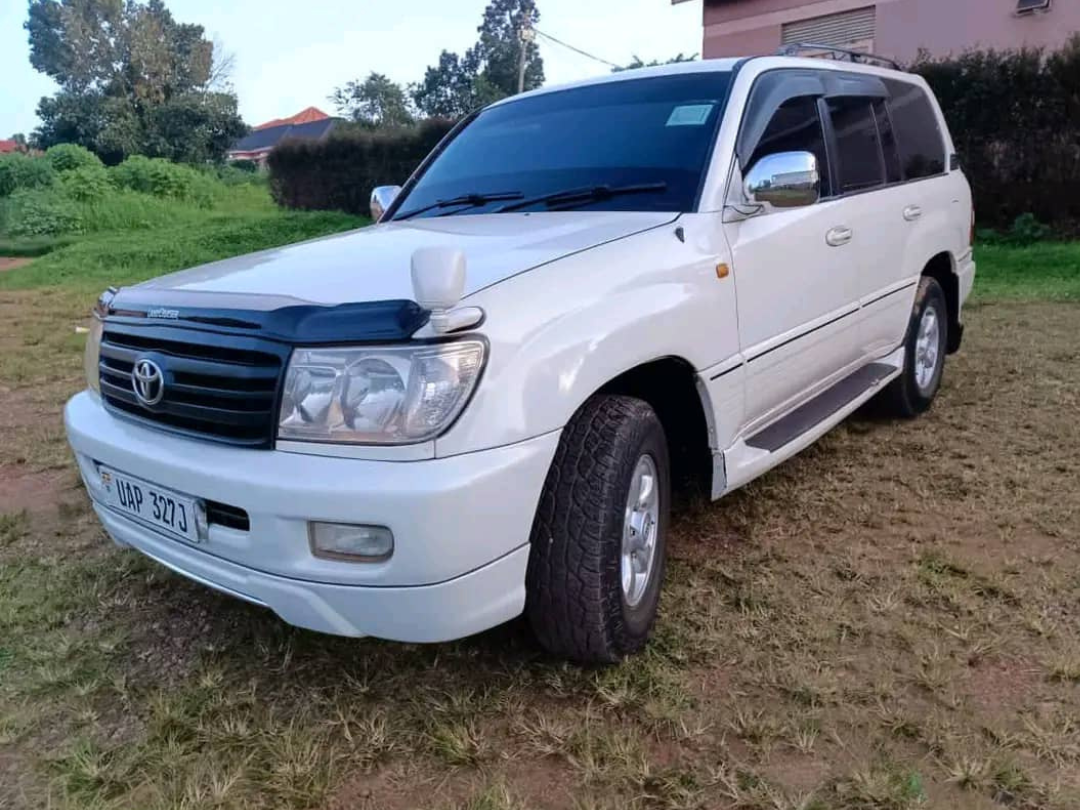 Rent Land Cruiser V8 in Uganda